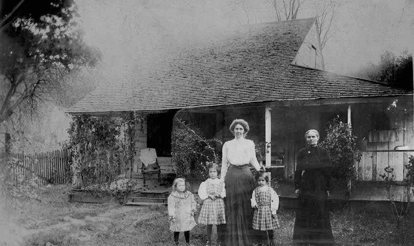 Hattie Baulch with daughters